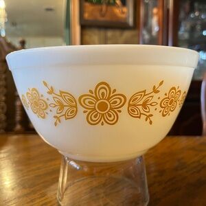 Vintage Pyrex #402 Butterfly Gold Round Mixing Bowl 1.5 QT